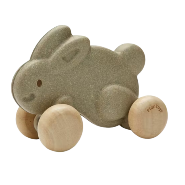 En grå kanin med hjul att putta och dra från PlanToys